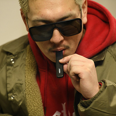CBDを吸うMU-TON